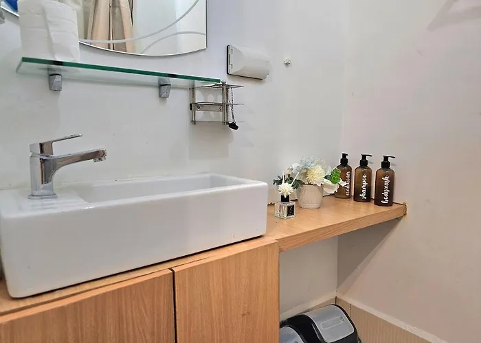 Apartment Cozy Fully Furnished 1br Near Bgc & Airport